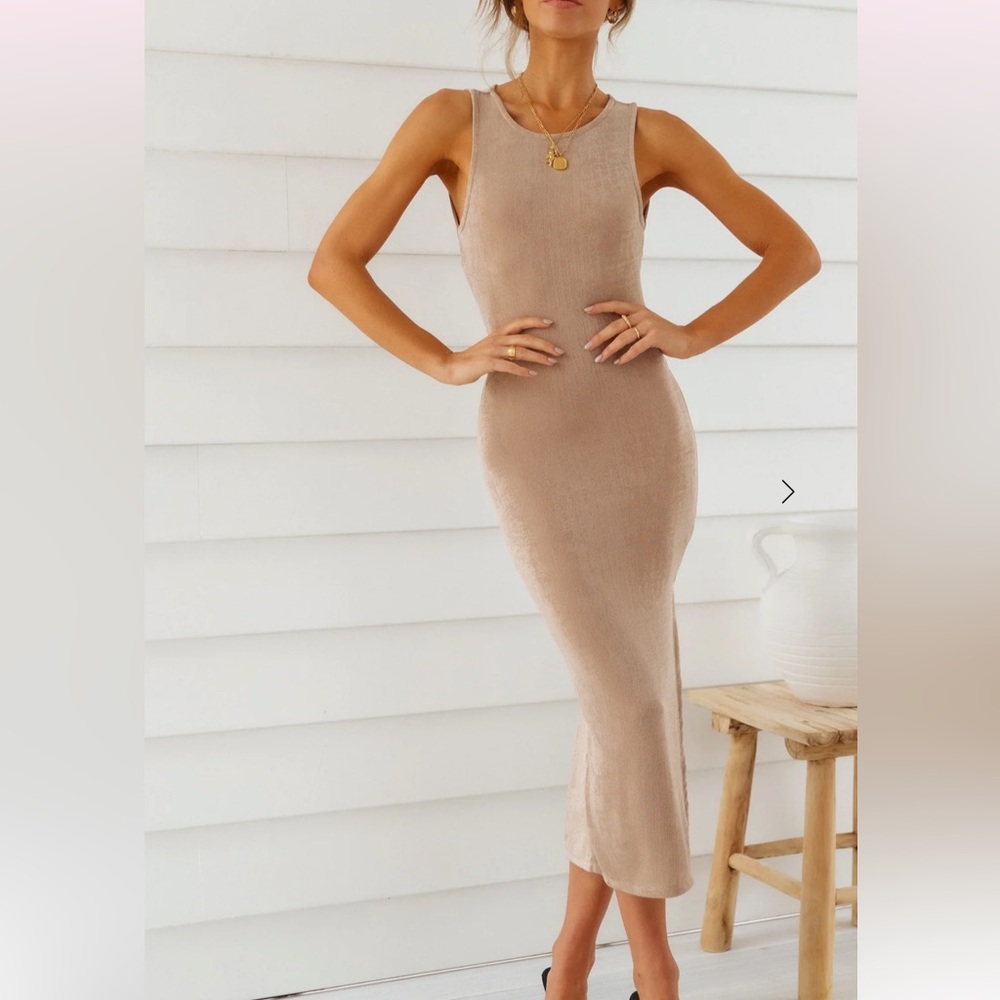 Hello Molly 	
Sight Seeing Midi Dress Coffee